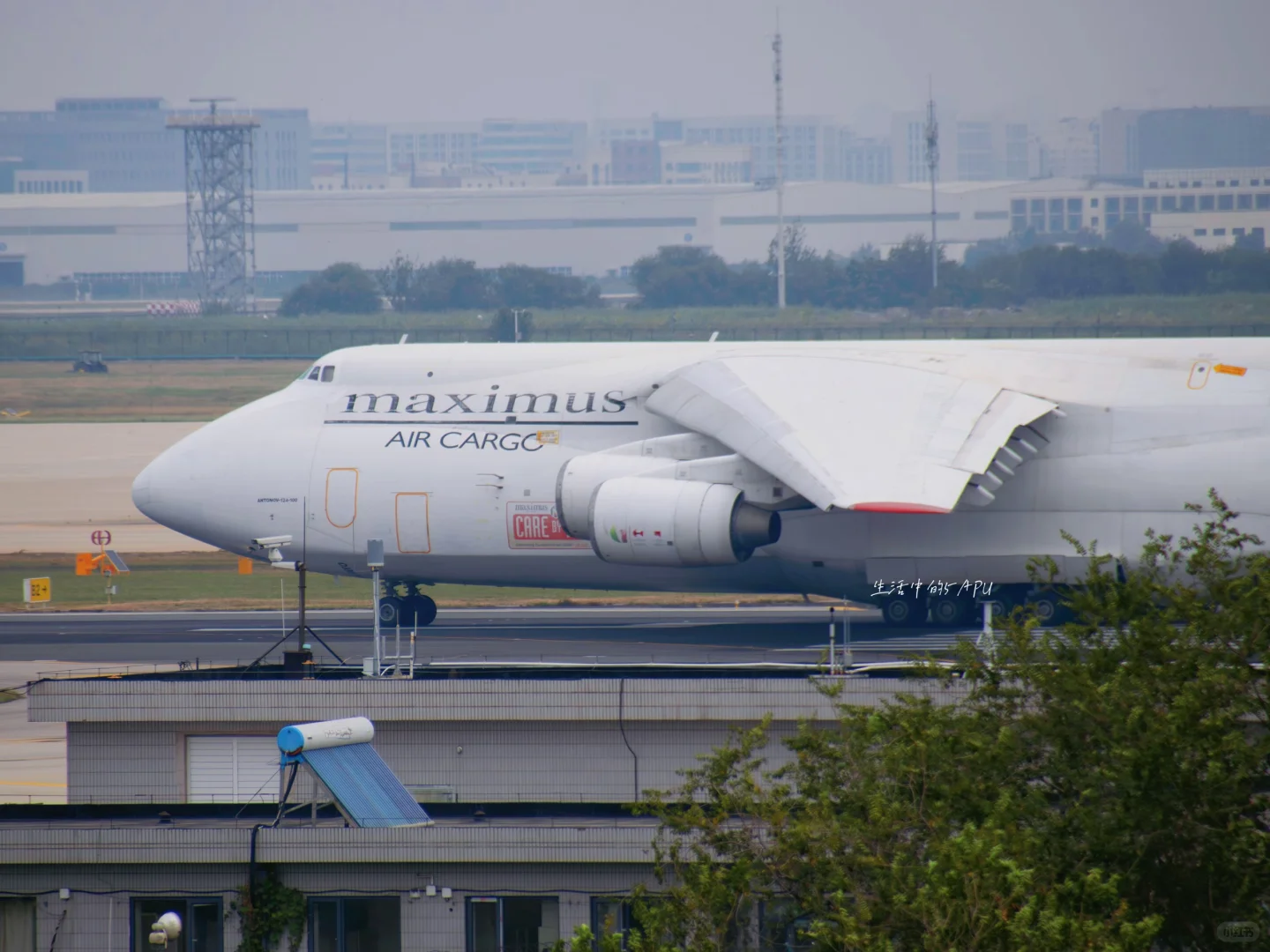 安124抵津运输联合国直升机