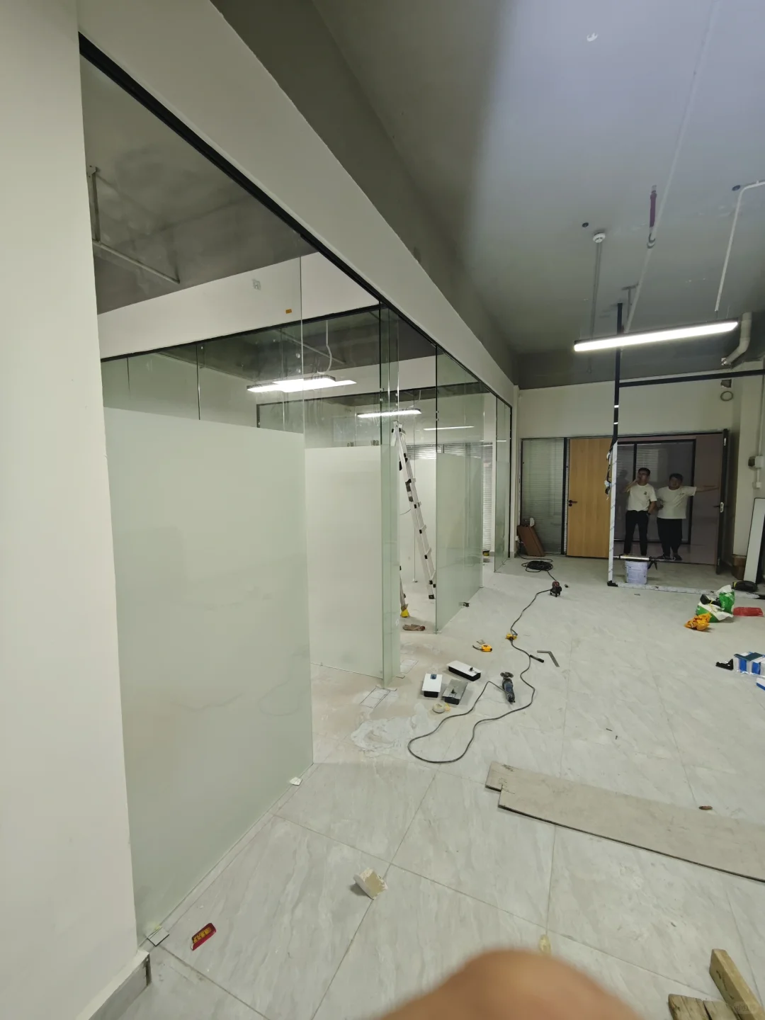 办公室玻璃隔断成本人工