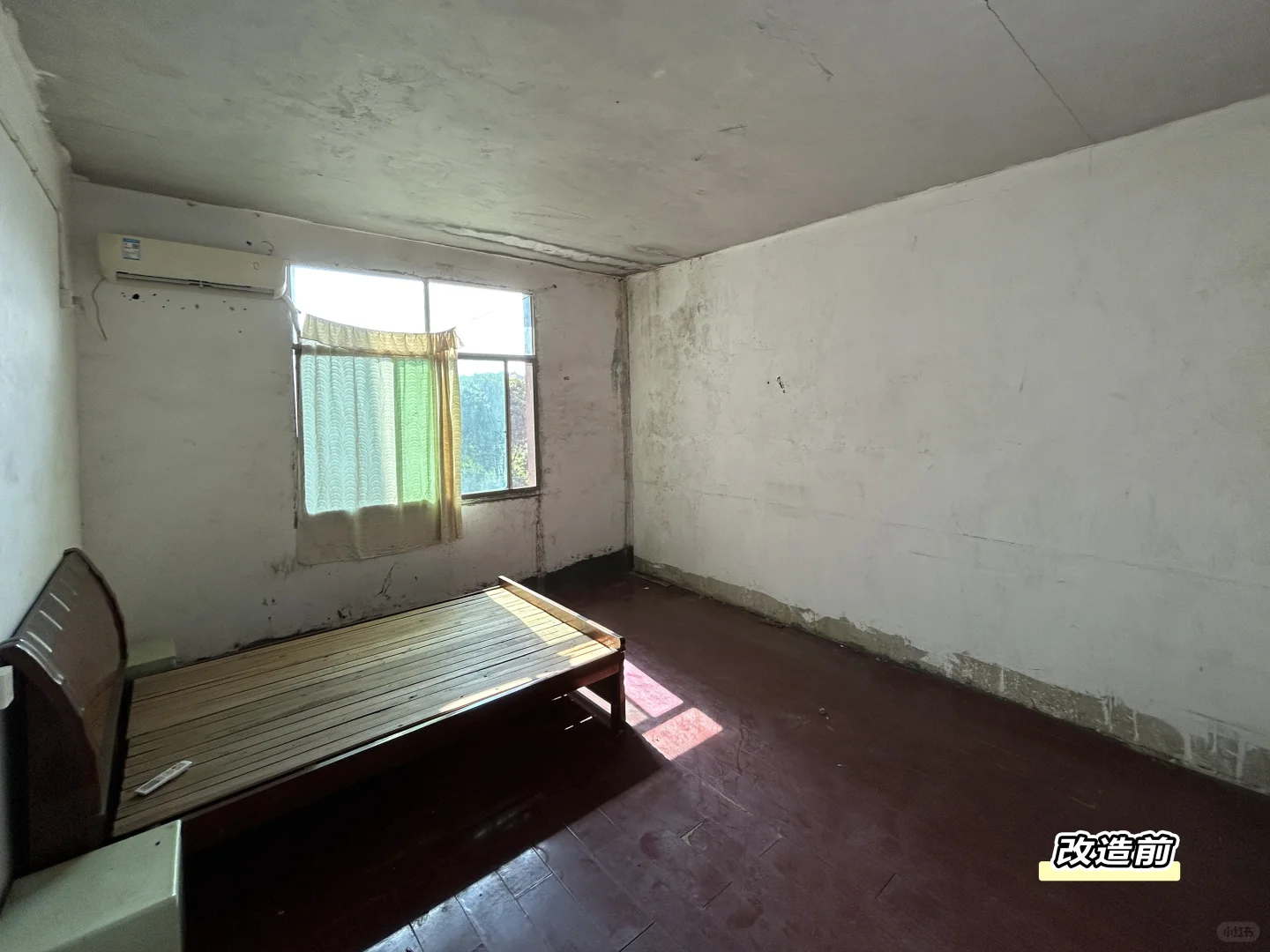 花1天把老家墙翻新，花费不大，但比较废人