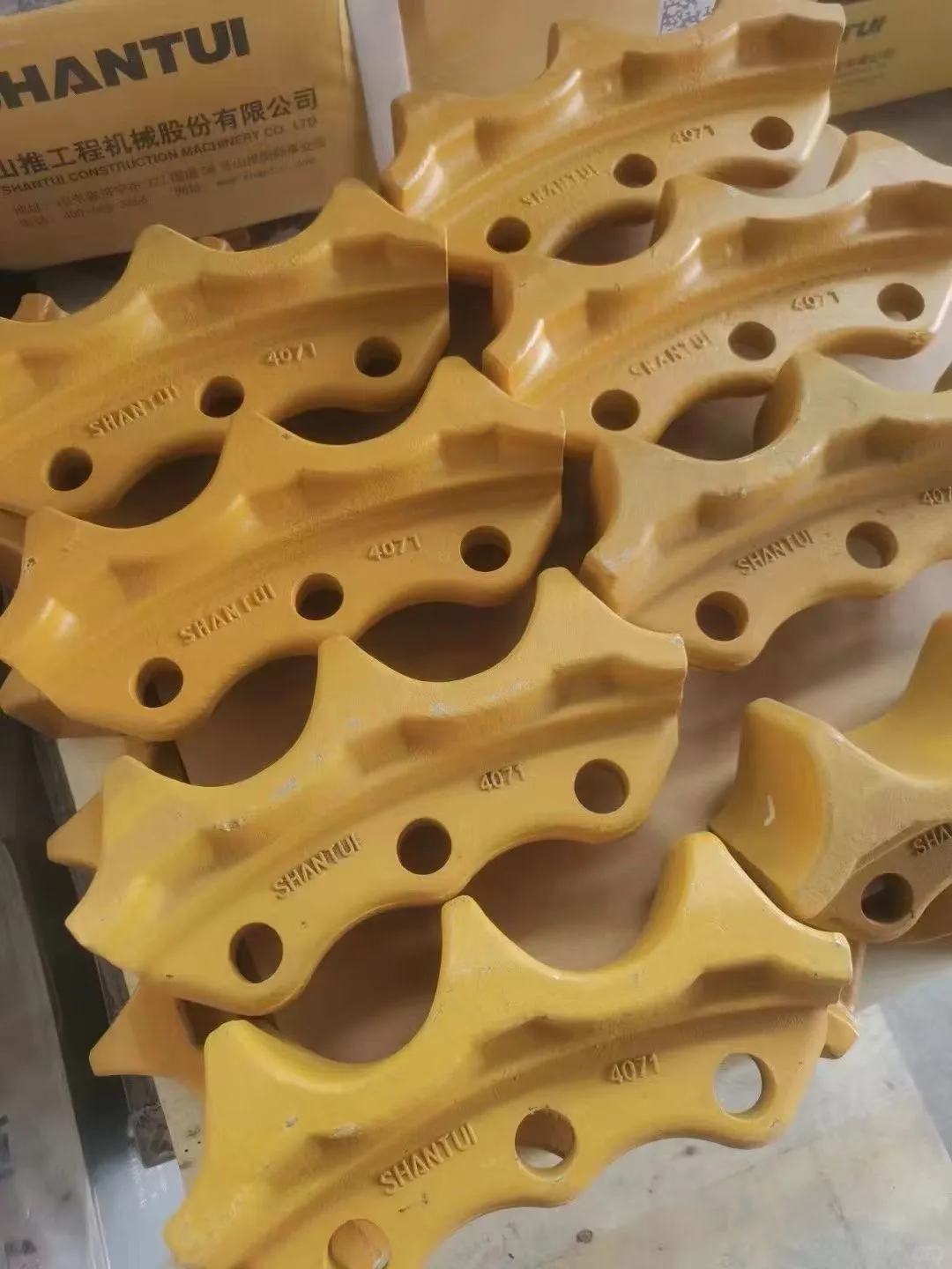 看我推土机的配件有多硬核！