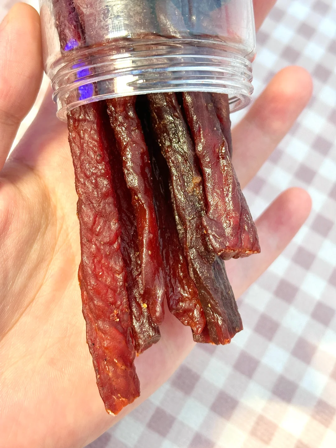 来一根？ 这个猪肉干也太香了吧?！