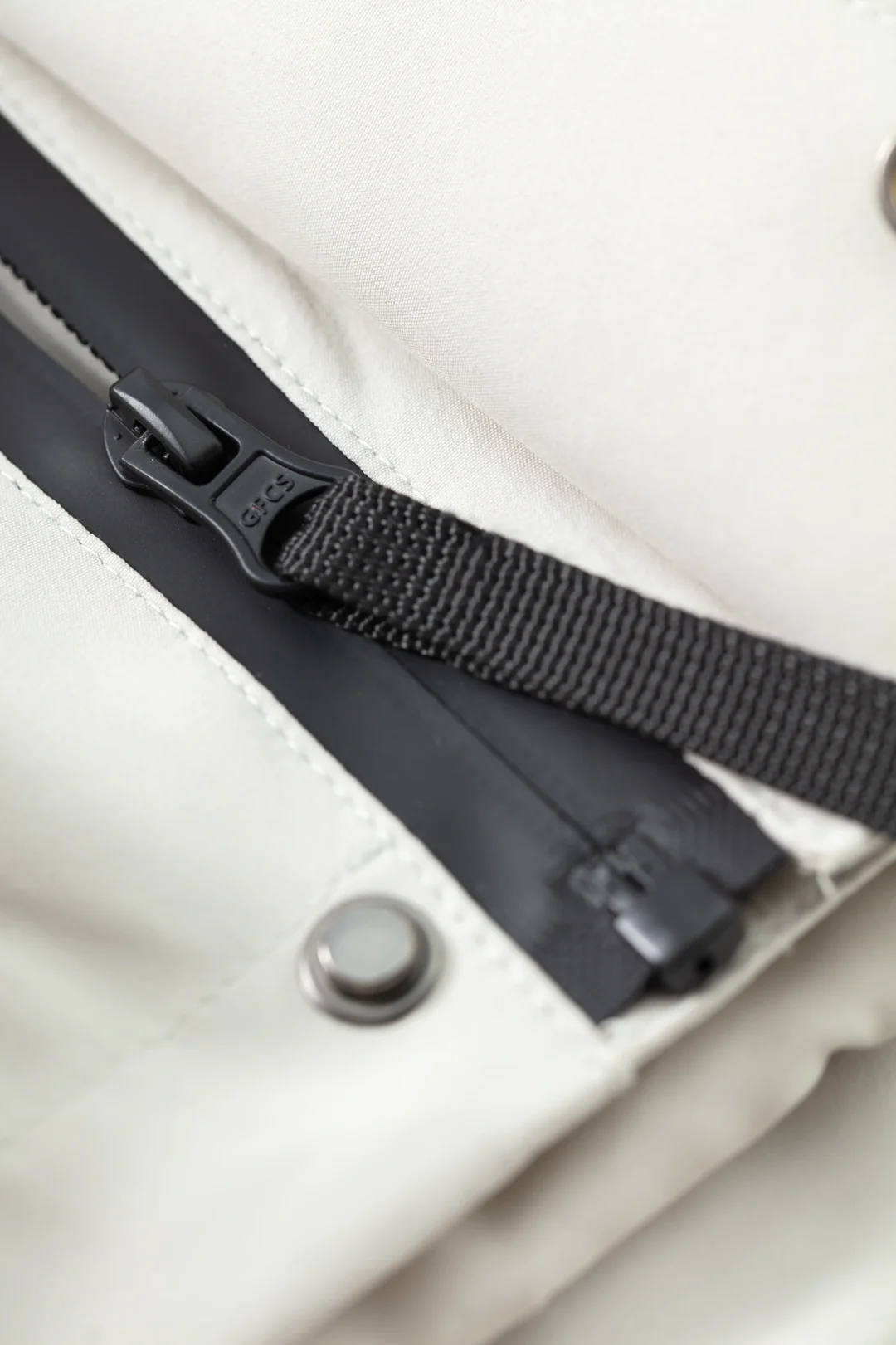 冲锋衣拍摄，防水面料拍摄，服装细节拍摄