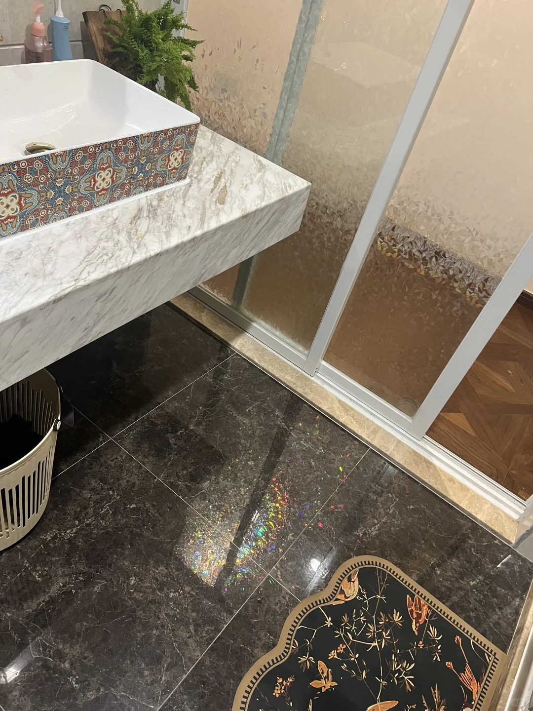 只要有光就能在家里看到彩虹的心情超棒的