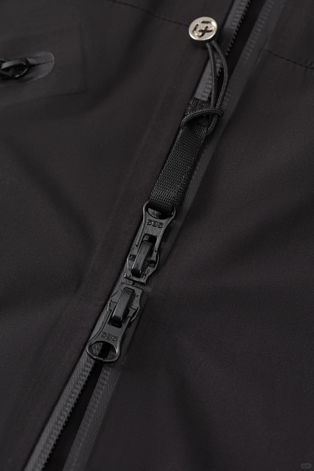 冲锋衣拍摄，防水面料拍摄，服装细节拍摄