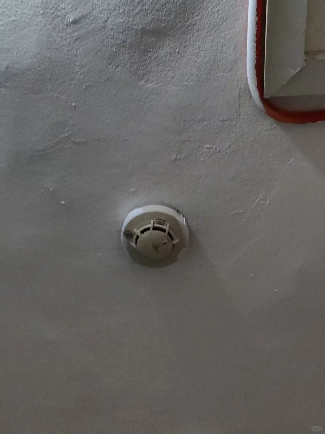 烟雾报警器定期响，怎么拆掉