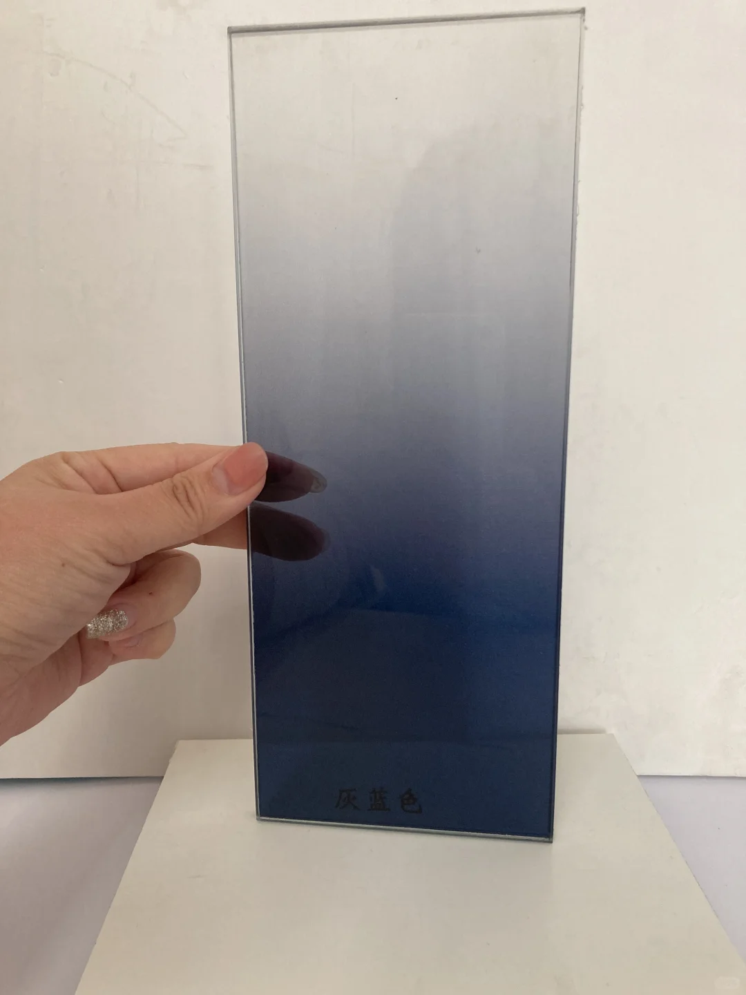 渐变色玻璃，原片不同呈现不同效果
