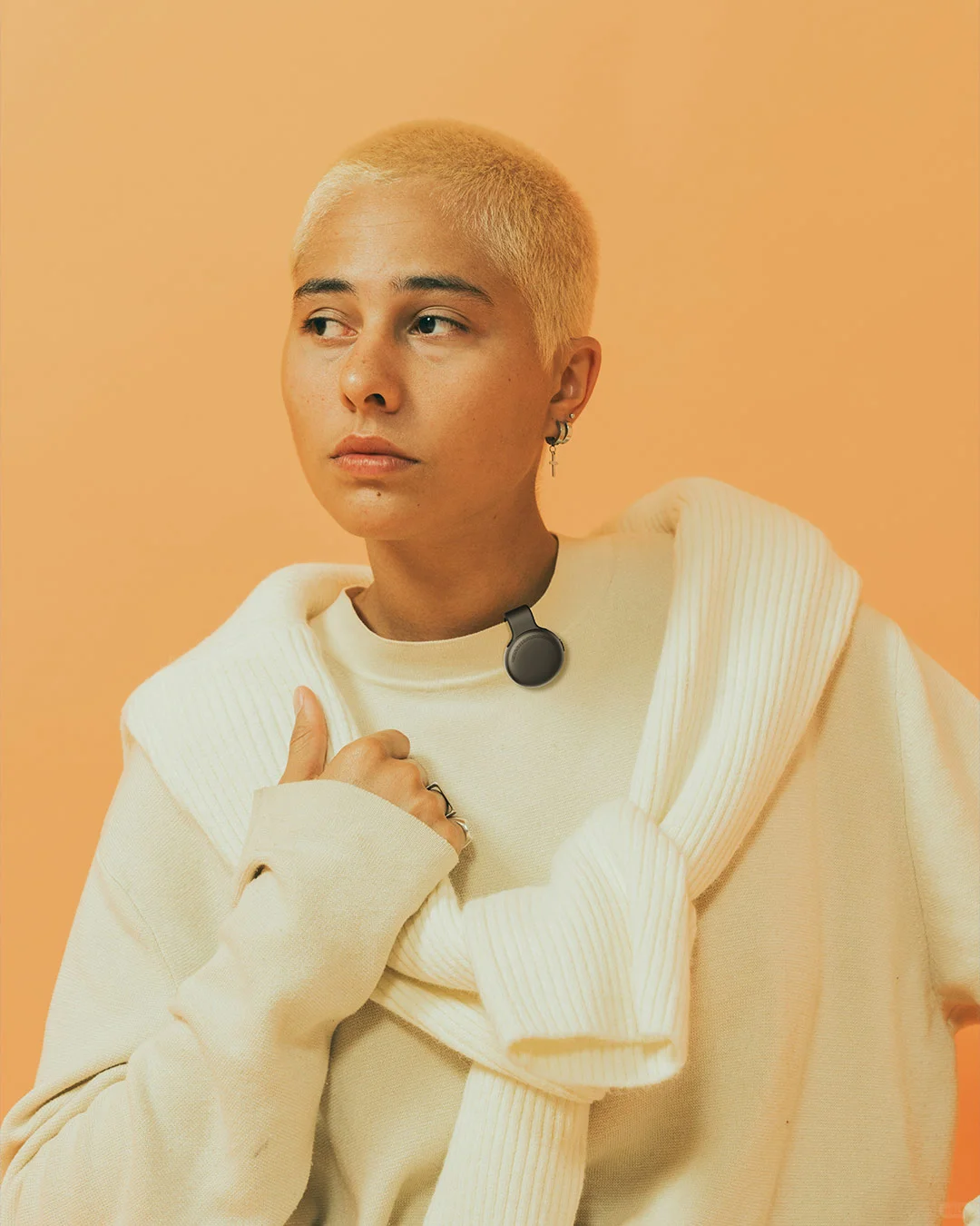 前苹果工业设计总监设计的AI可穿戴设备