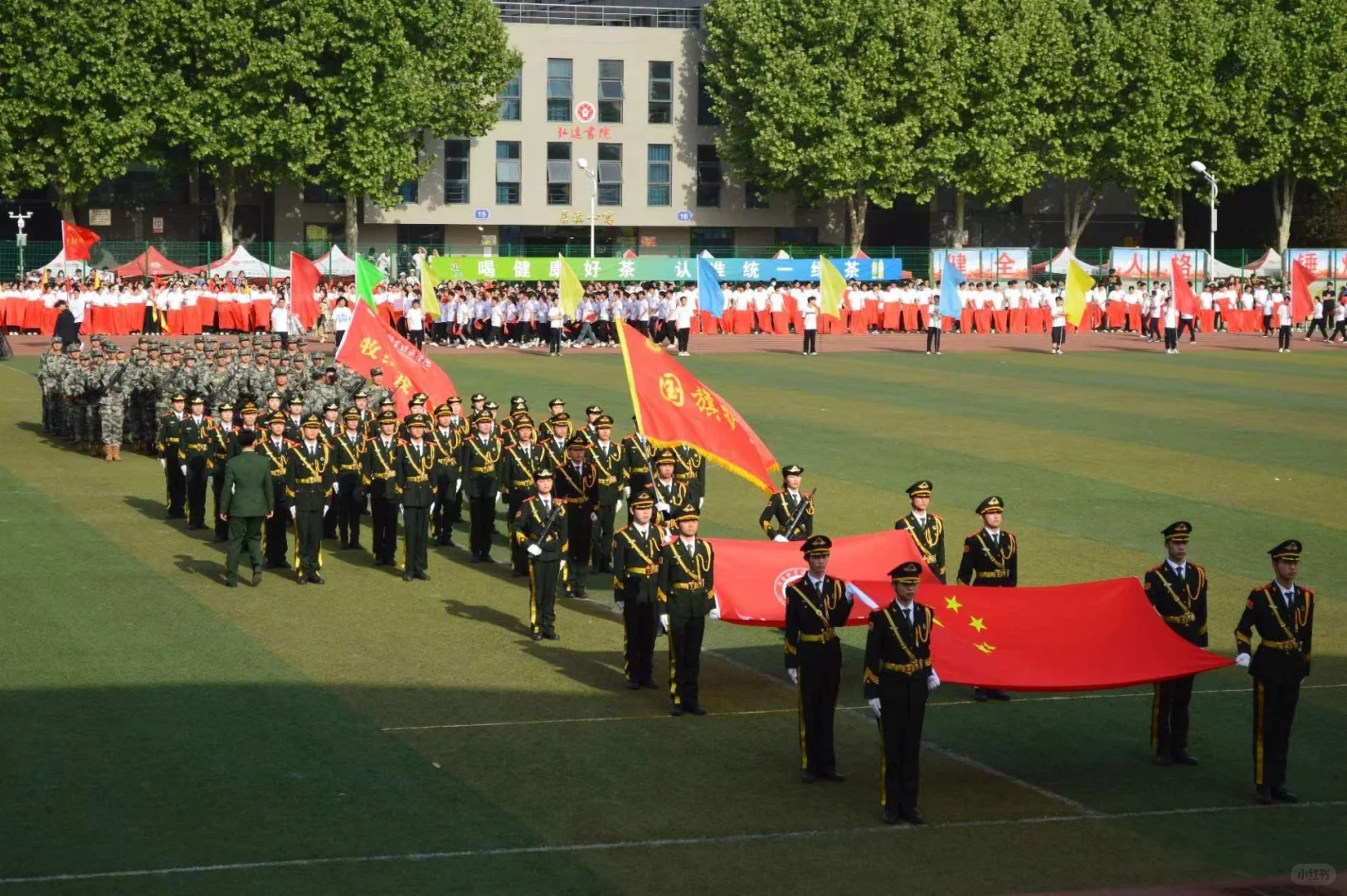 以青春之名 护国旗之威??