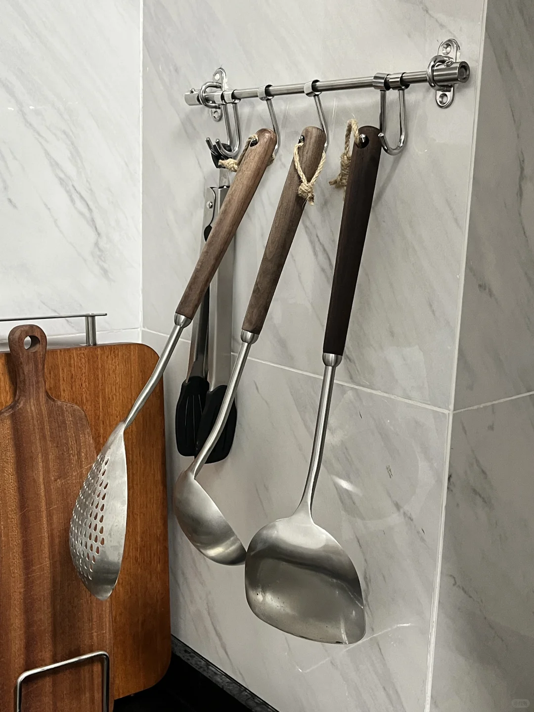 你们买墙上挂钩的人嘴是真严呀~