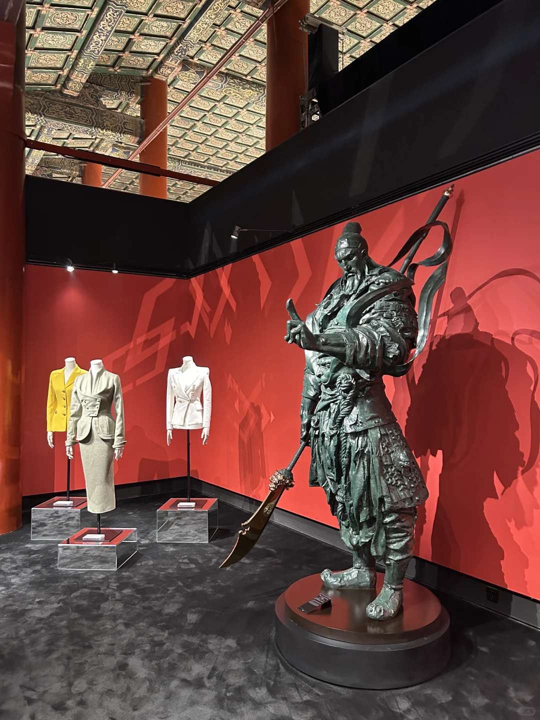 Balmain在北京的展览可以看到权志龙战袍