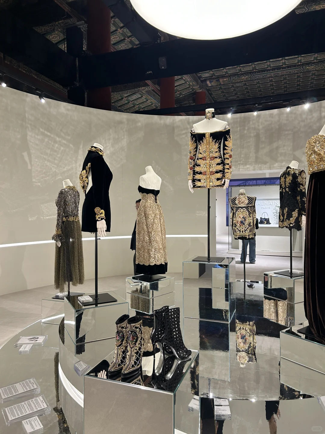 Balmain在北京的展览可以看到权志龙战袍