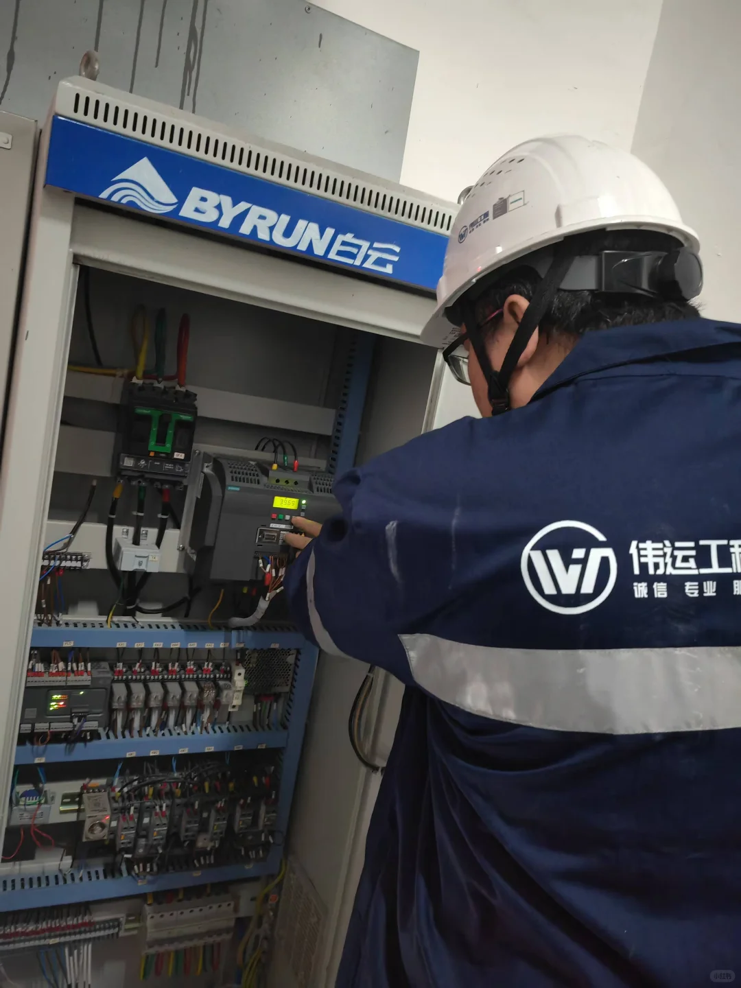 00后女电气工程师的一天