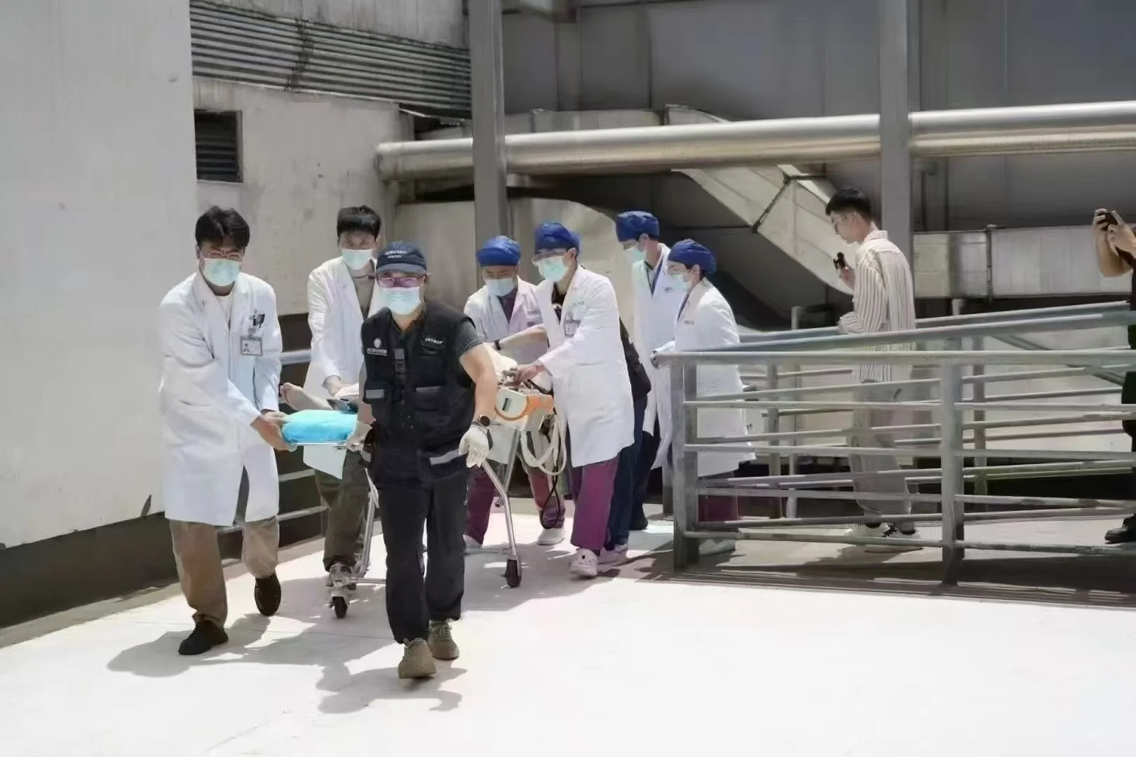 多少钱能让普通人享受直升机医疗转运