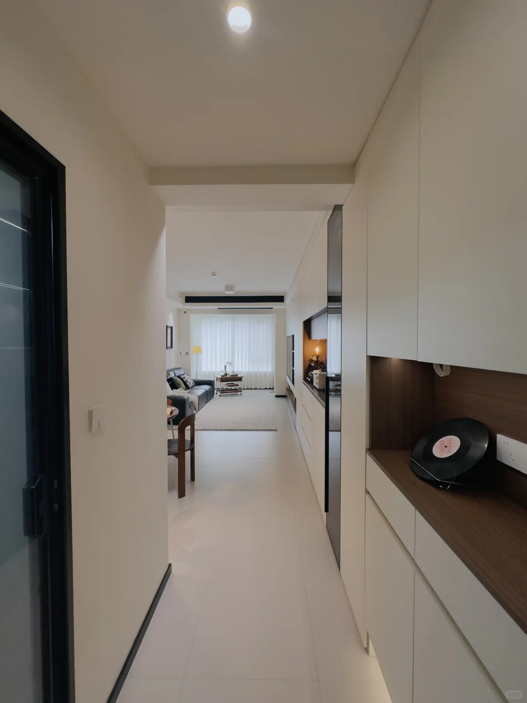 装修时被劝了八百遍别做满墙电视柜