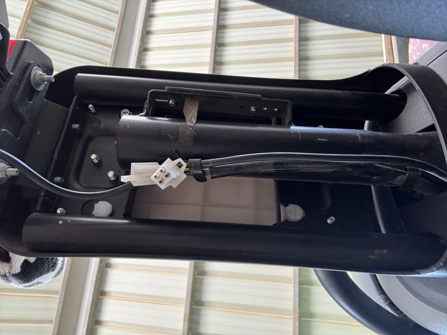 ?电动车警报器在哪里呀？