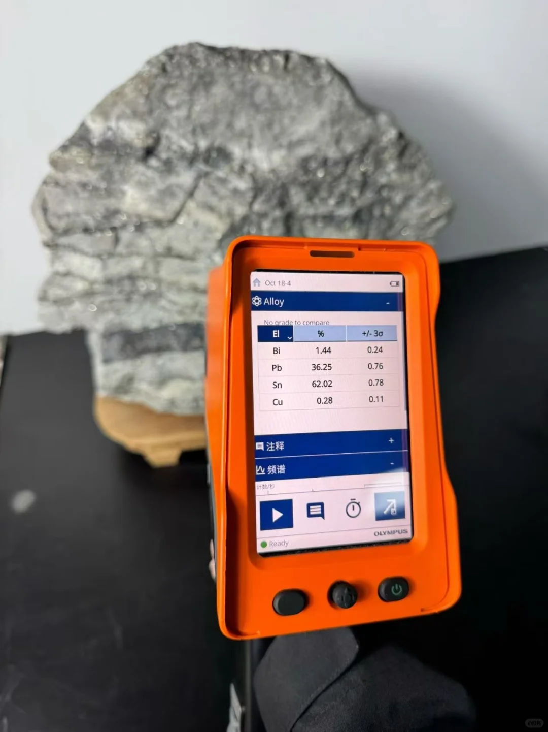 奥林巴斯手持元素分析仪，快速检测矿石，合金