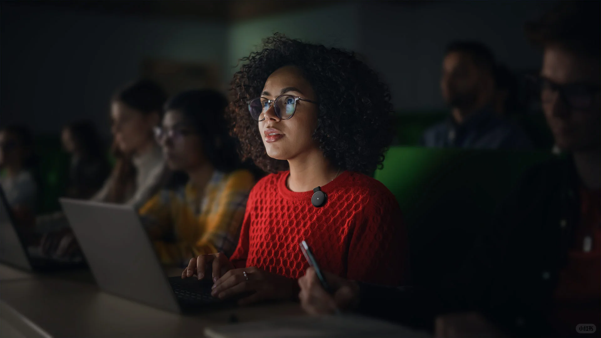 前苹果工业设计总监设计的AI可穿戴设备