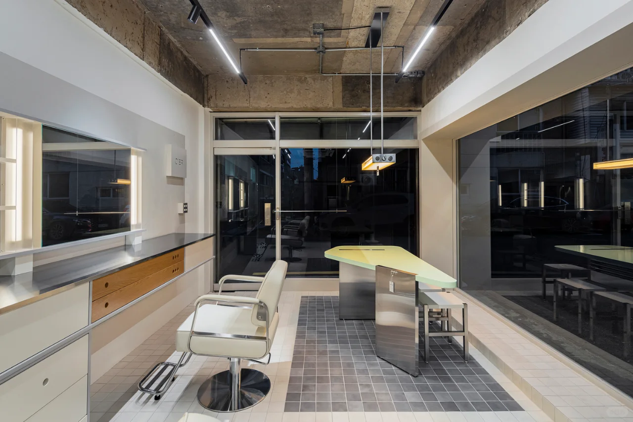 单面玻璃整合室内也是一种门头设计