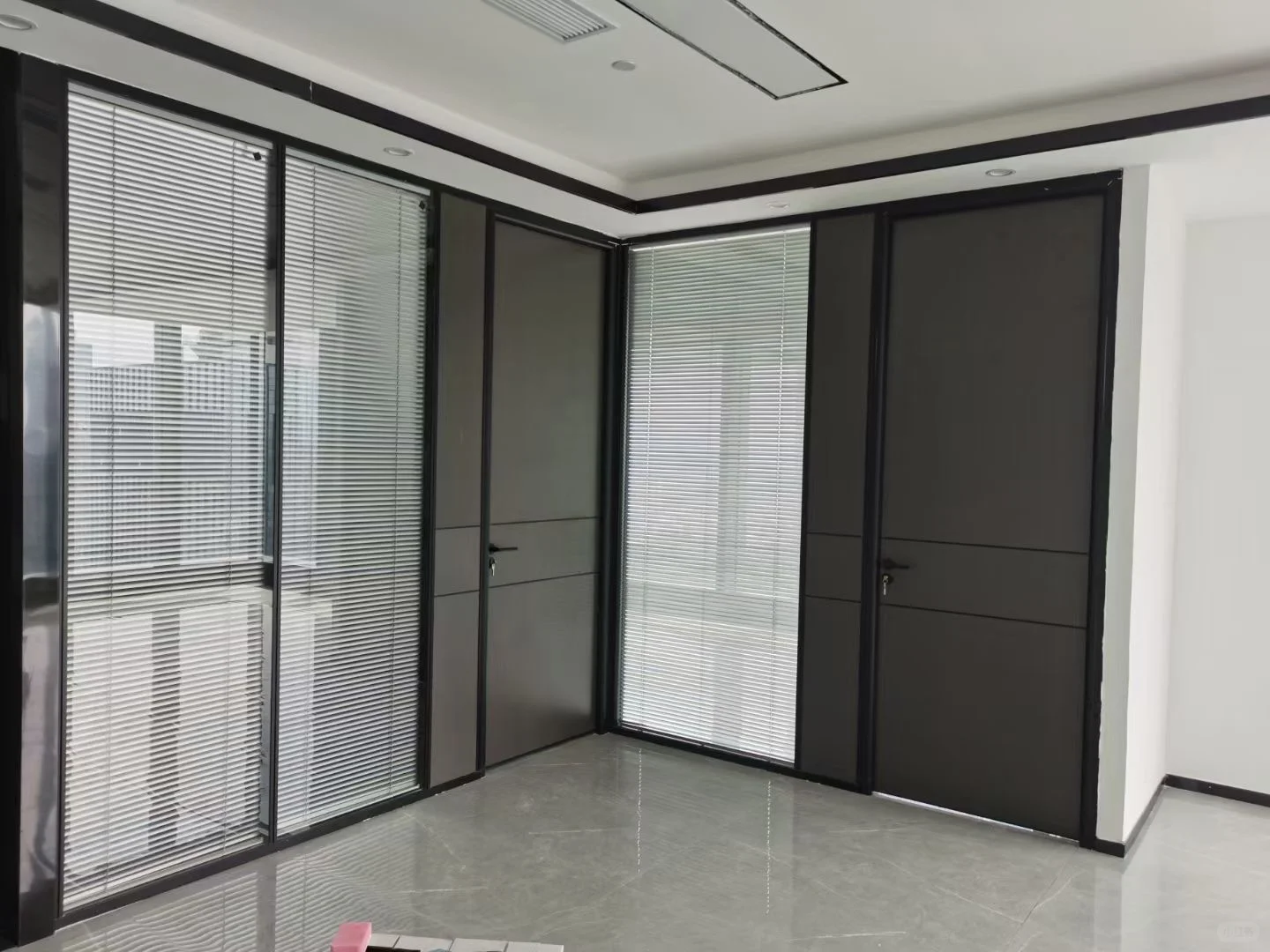 办公室装修玻璃隔断