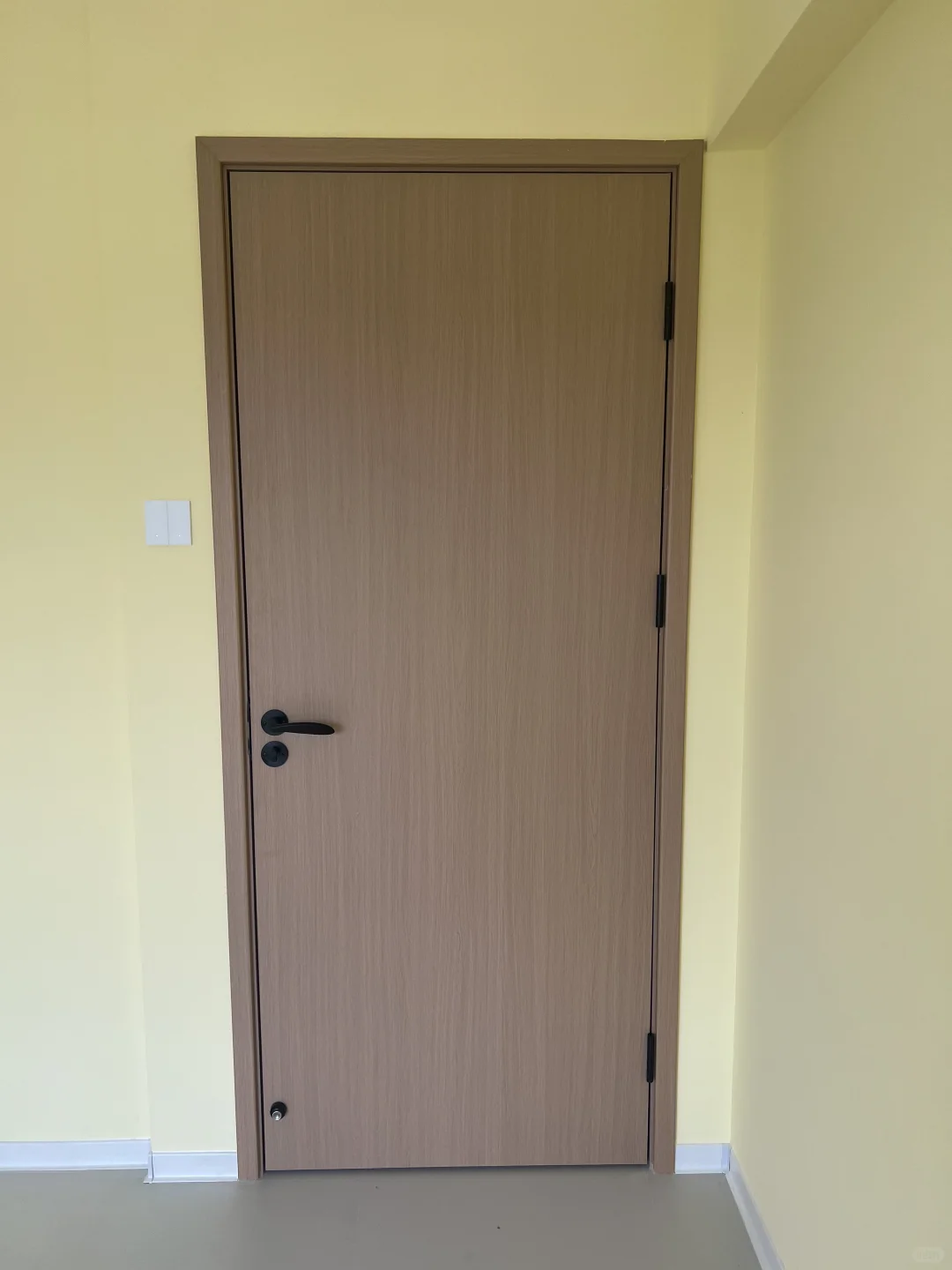 ? 家居升级必备：极简风木门玻璃门组合分享