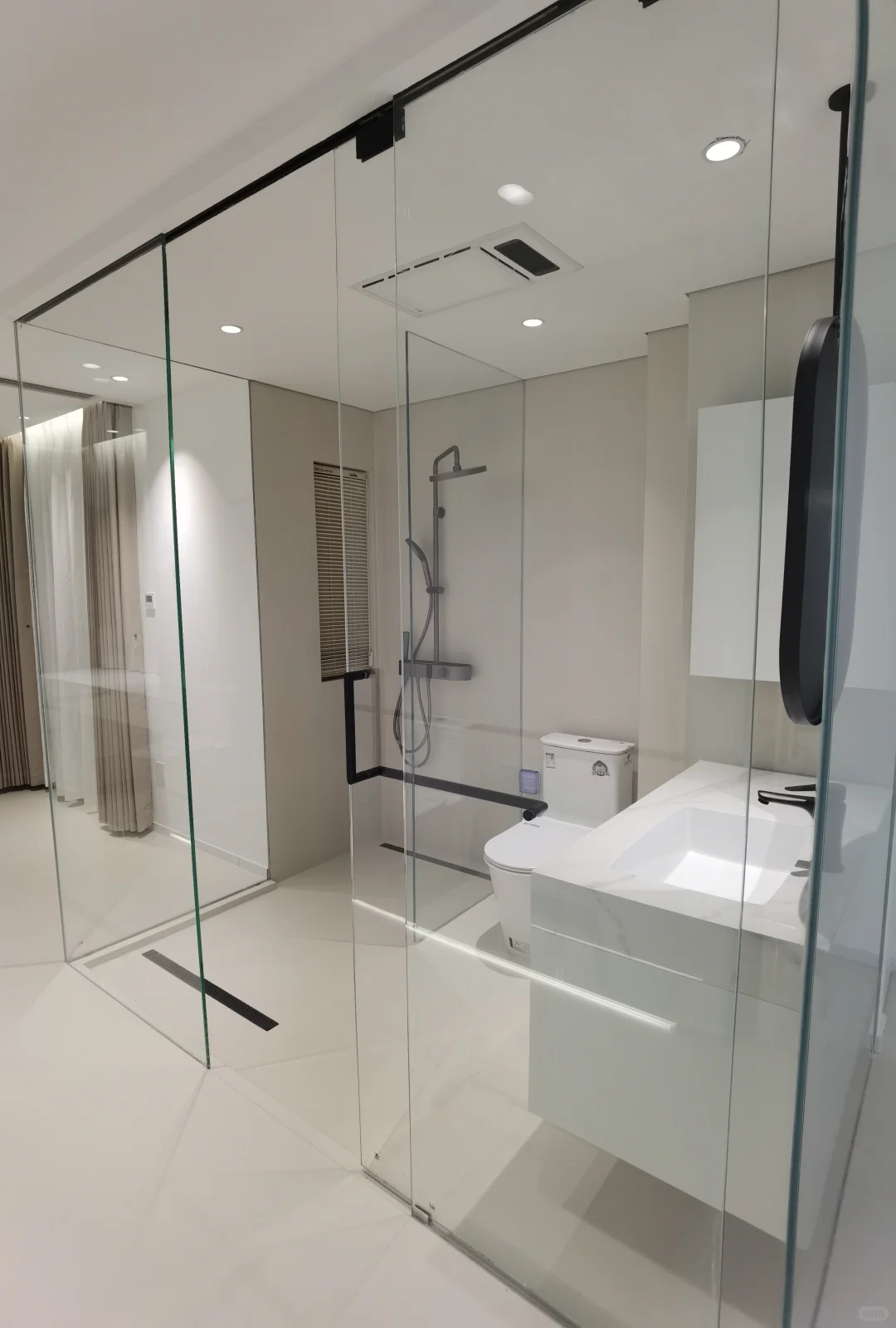 透明玻璃卫生间，细节满满