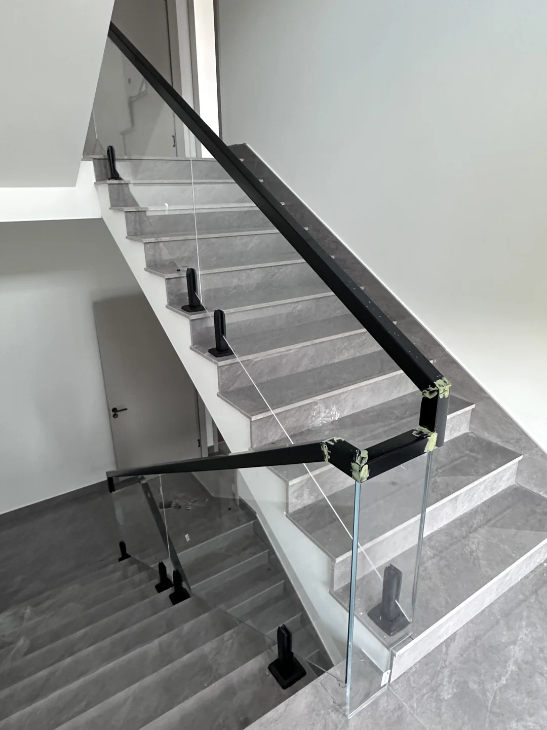 3层自建房玻璃楼梯扶手6000贵了吗？