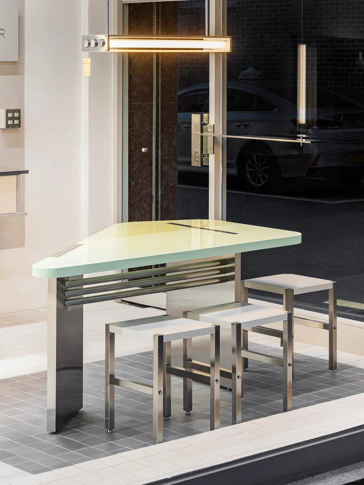 单面玻璃整合室内也是一种门头设计