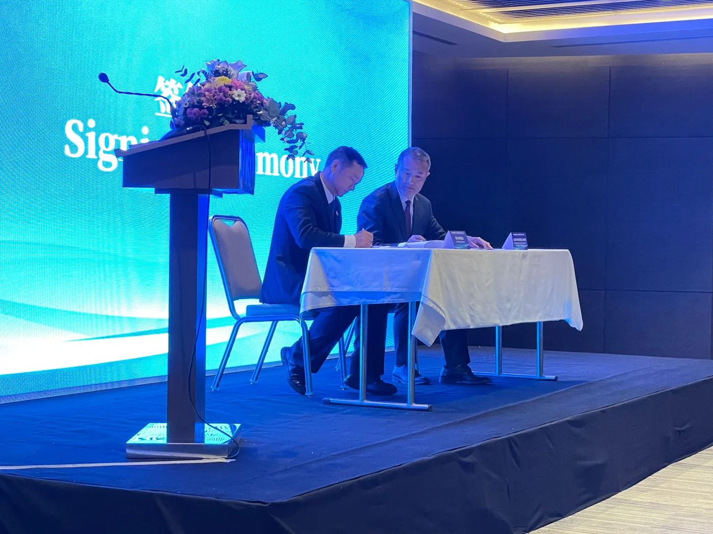 第一次主持了商务翻译 、认识了善良的姐妹?