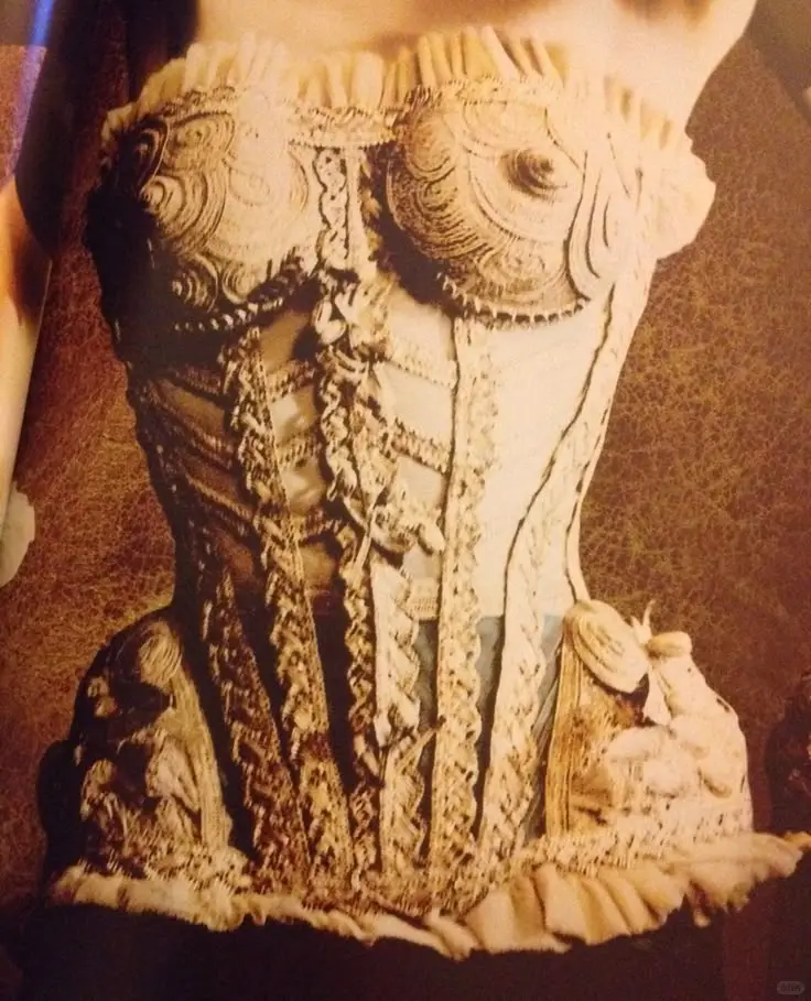 一些关于服装褶皱的想法