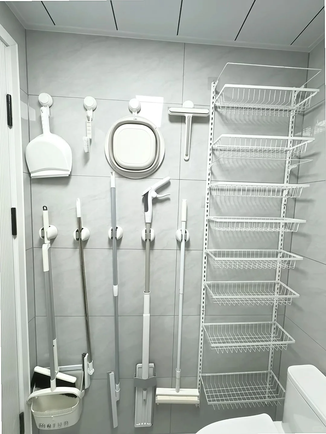 榨干每一寸空间，浴室门后空间一定要利用上