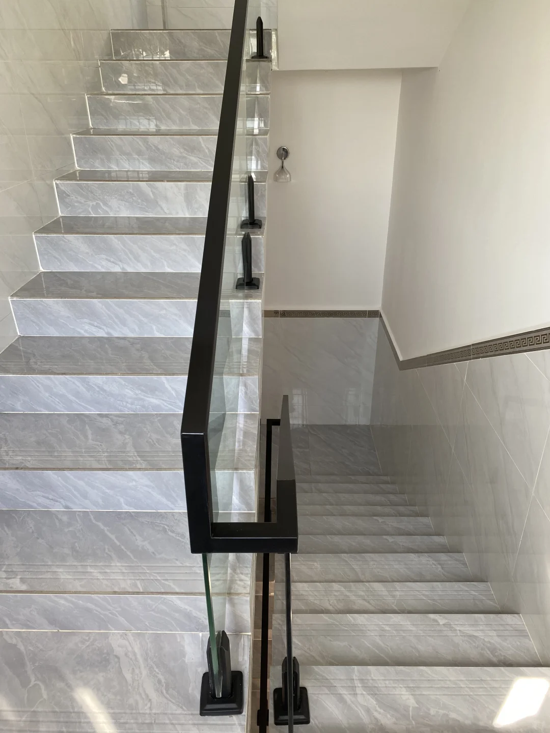 关于自建房玻璃扶手费用