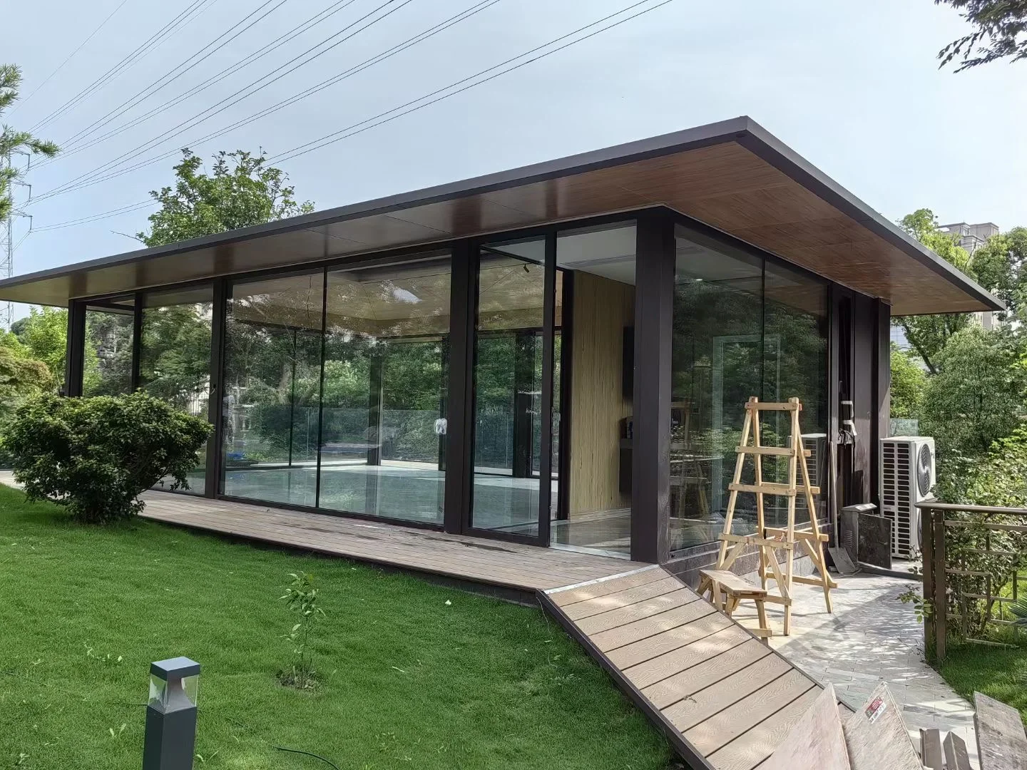 玻璃阳光房 含装修140W贵么？