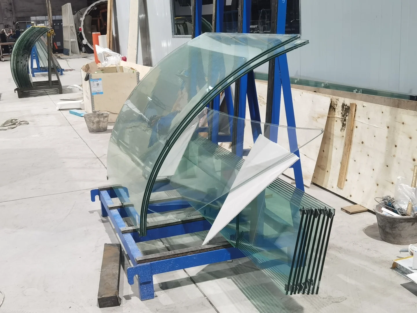 真正的弯钢化玻璃源头厂家