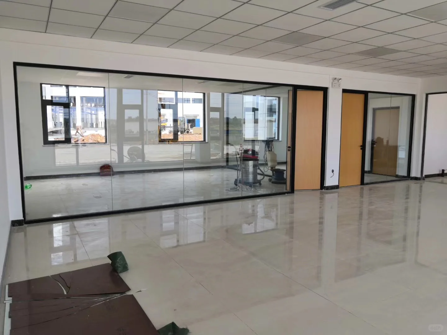 四川成都厂家直销办公室玻璃隔断墙