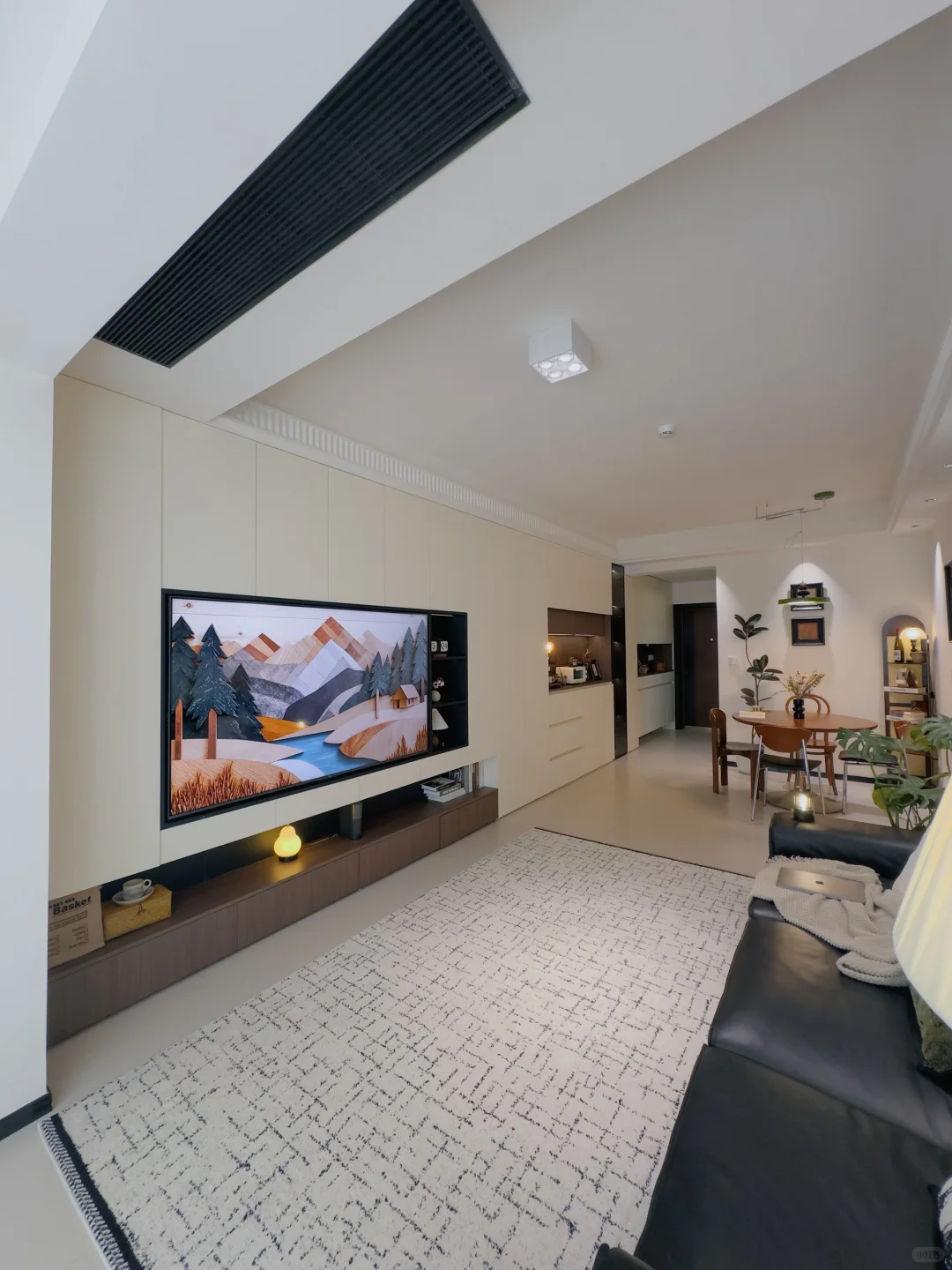 装修时被劝了八百遍别做满墙电视柜