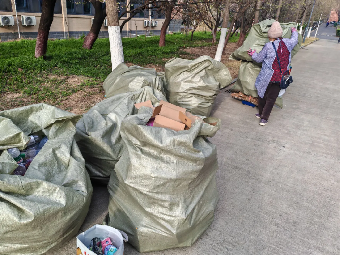 一起来看山大人的环保公益志愿服务吧!