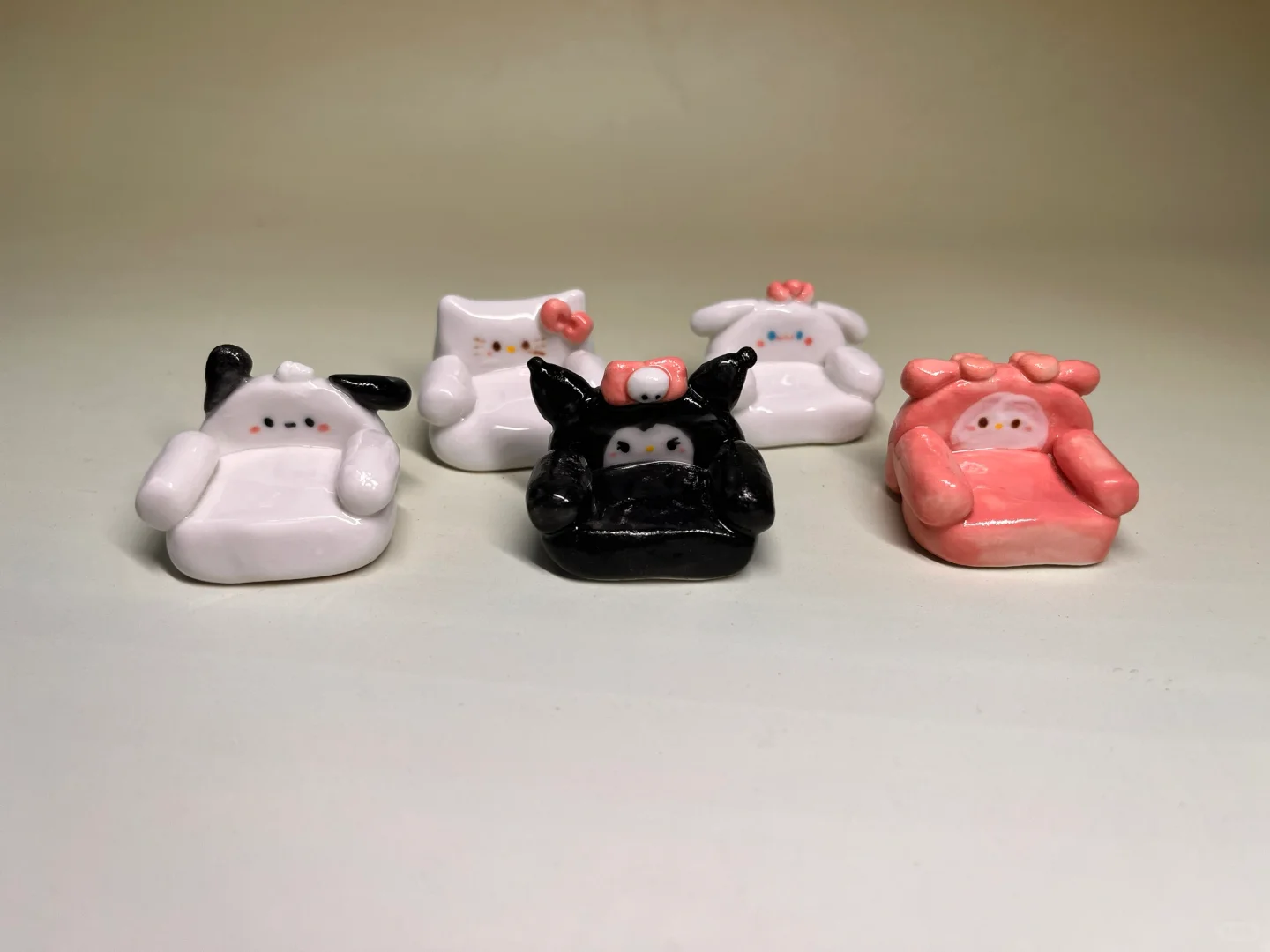 挑战做100个陶瓷小摆件第四天-三丽鸥沙发