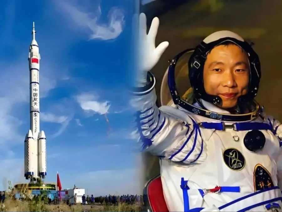 2003·飞天之梦：神舟五号的清晨