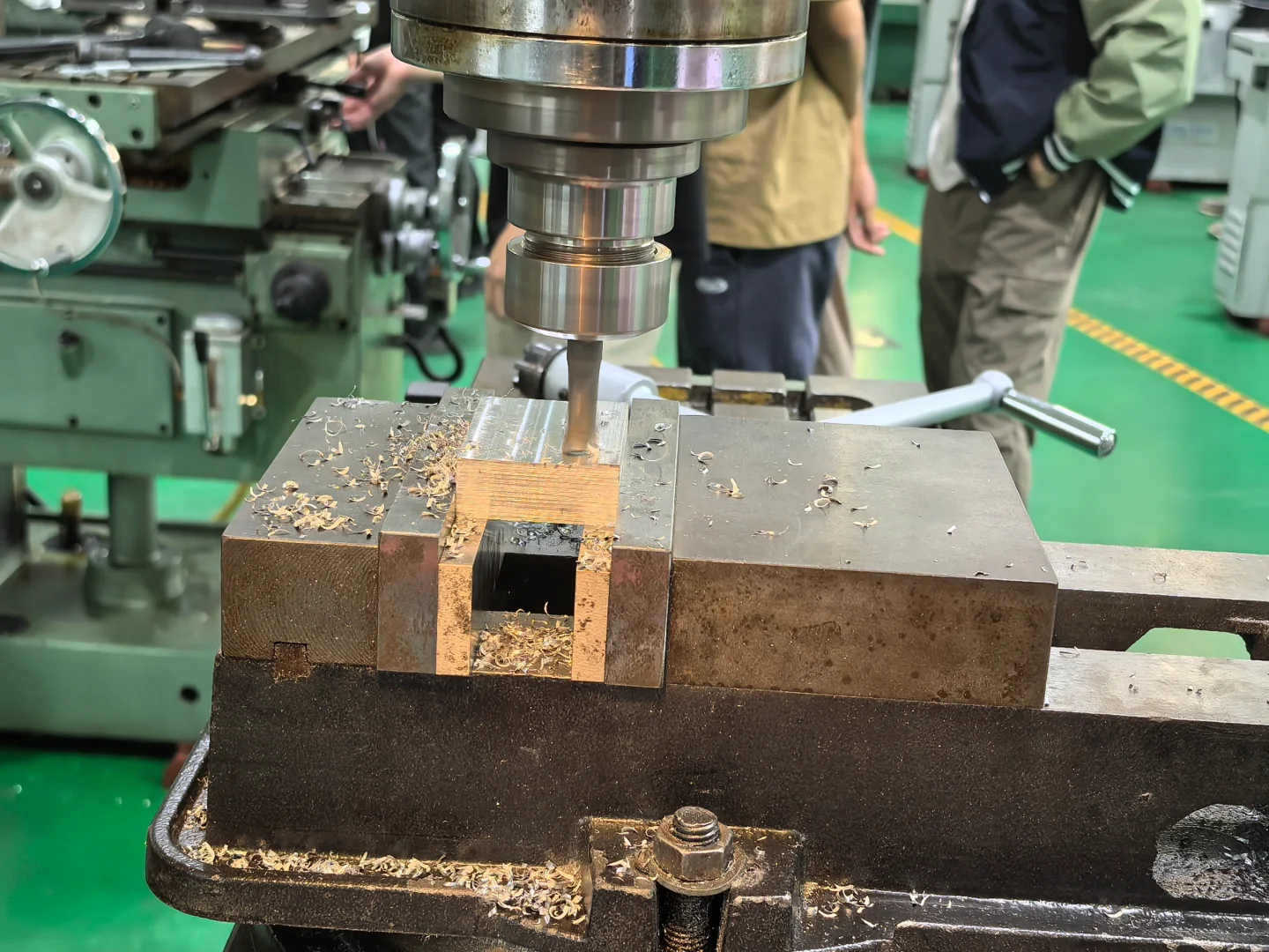 上交︱今天变身铣工！！