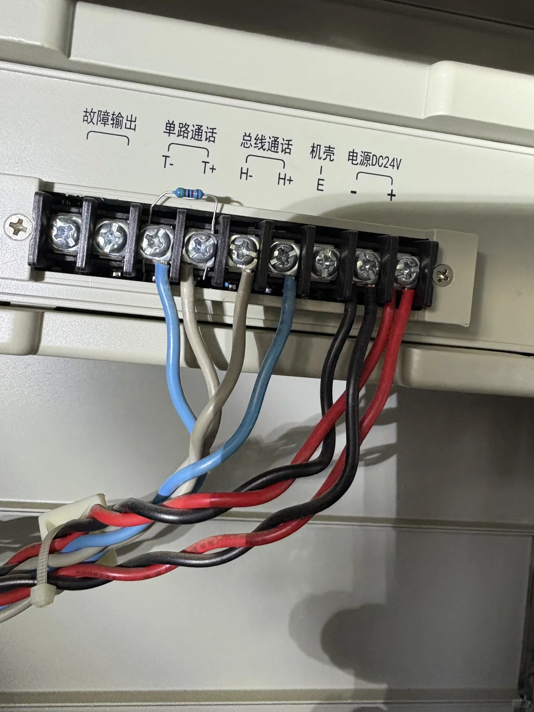 接了个活 消防电话40个无法通话