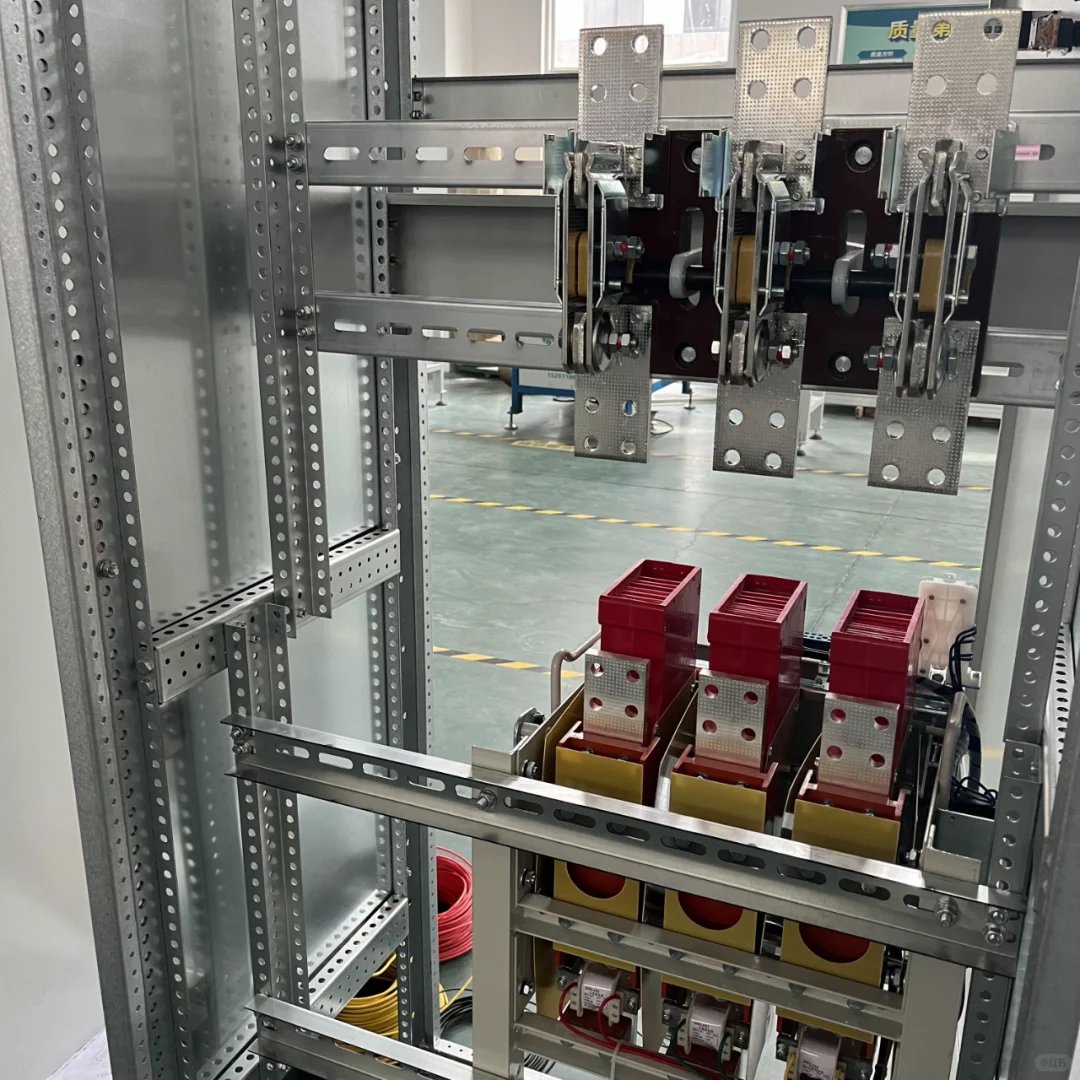 河南周口，电气设备！正在安装中！