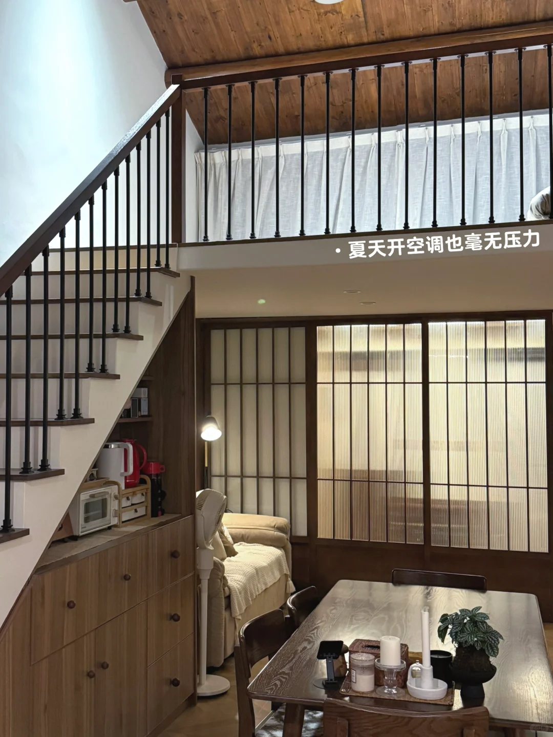 我用原木风玻璃移门当隔断，保暖又有私密感！