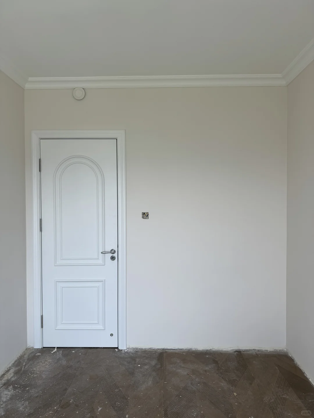 乳胶漆刷好啦！这个颜色果然很美式！！！