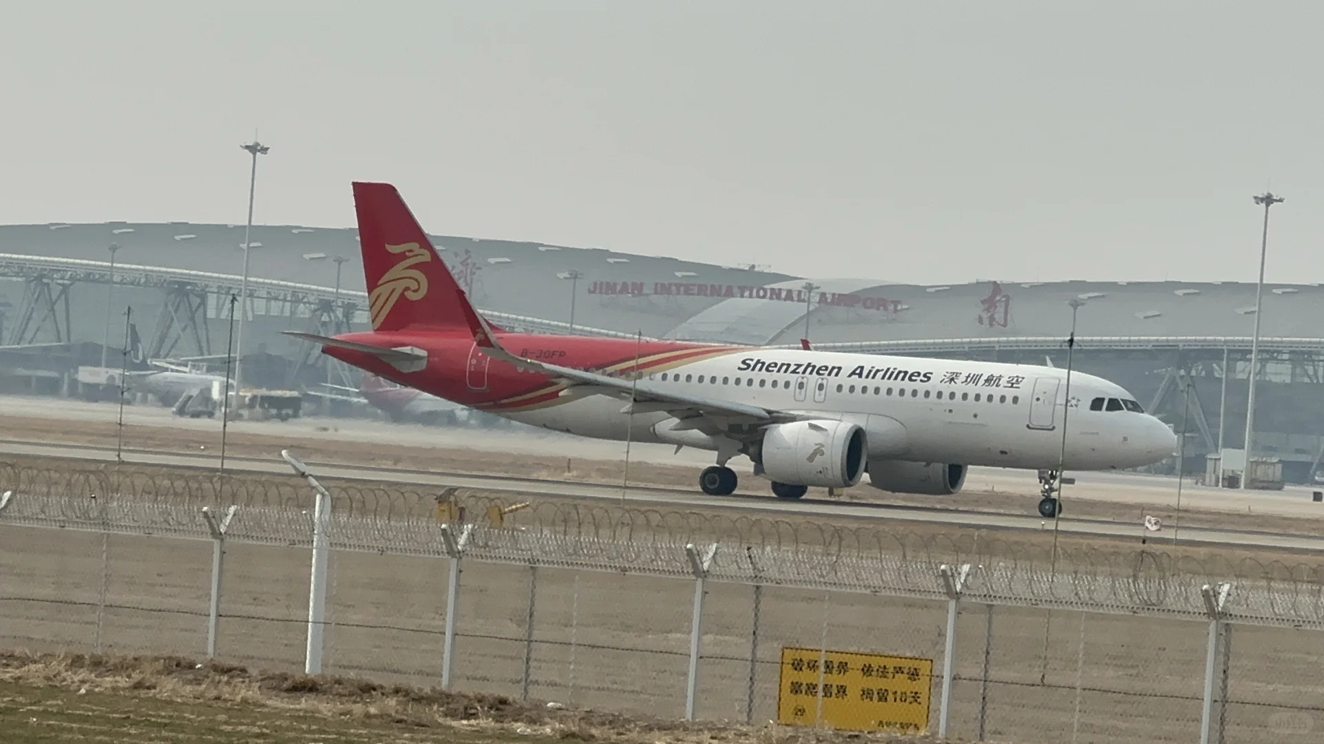 【济南遥墙国际机场】又来拍飞机，三架宽体机。