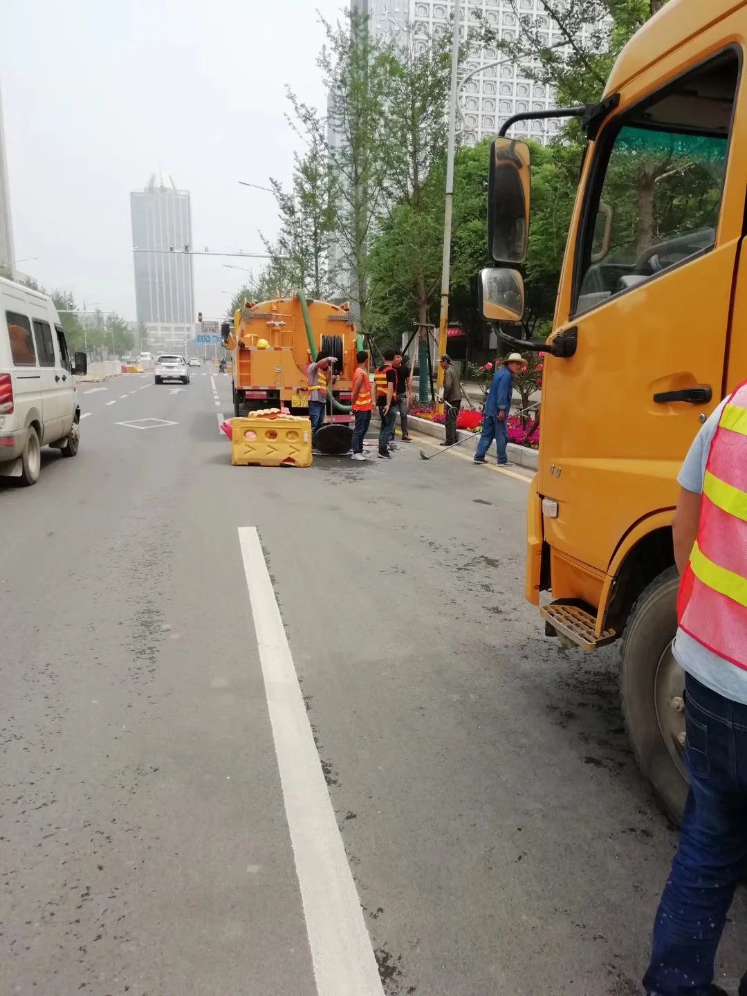 万达广场清理管道水泥结块污水管道清洗疏通