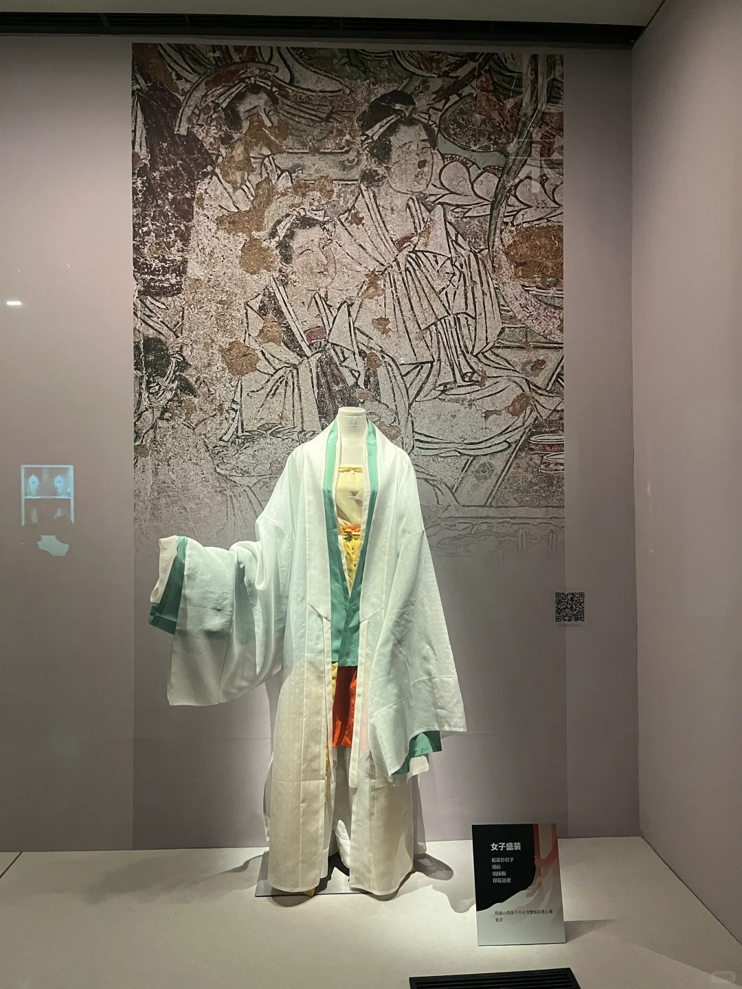 不小心闯进古画里的时装周...