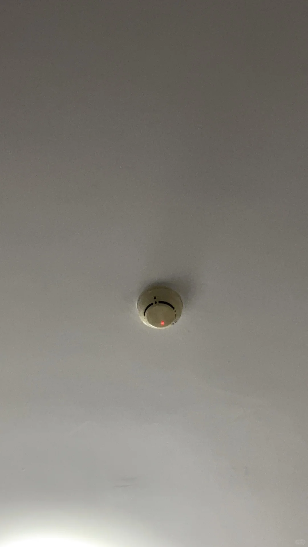 姐妹们帮忙看看这个是不是监控