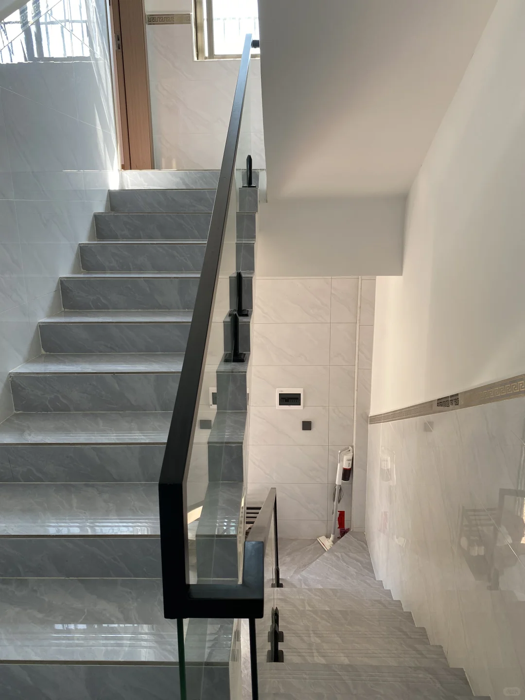 关于自建房玻璃扶手费用