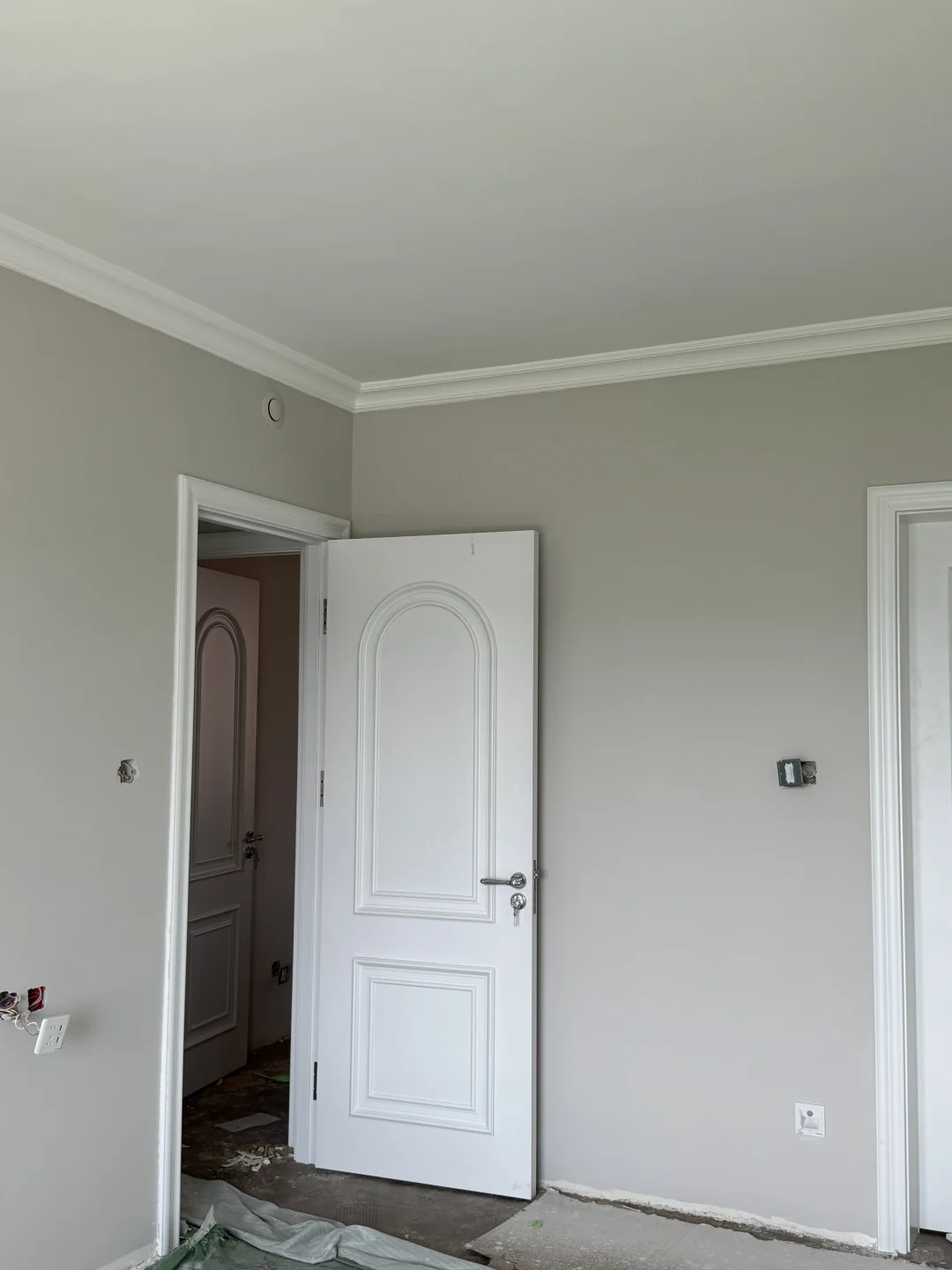 乳胶漆刷好啦！这个颜色果然很美式！！！