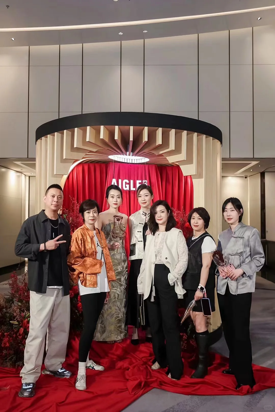 速来围观！全网最年轻的00后美女糖画师 ??